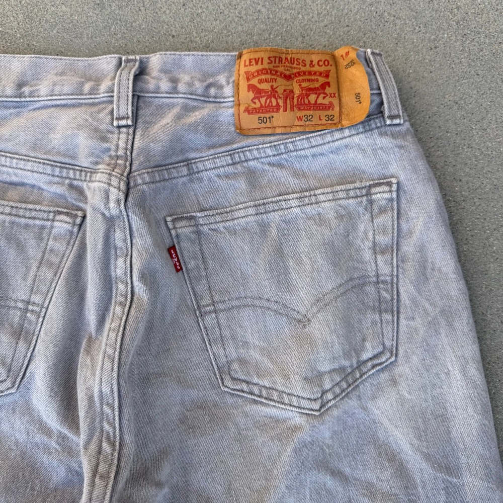Levi's 501 Mens Original Fit Light Grey Straight Leg Button Fly Jeans 32x32 - Picture 9 of 9